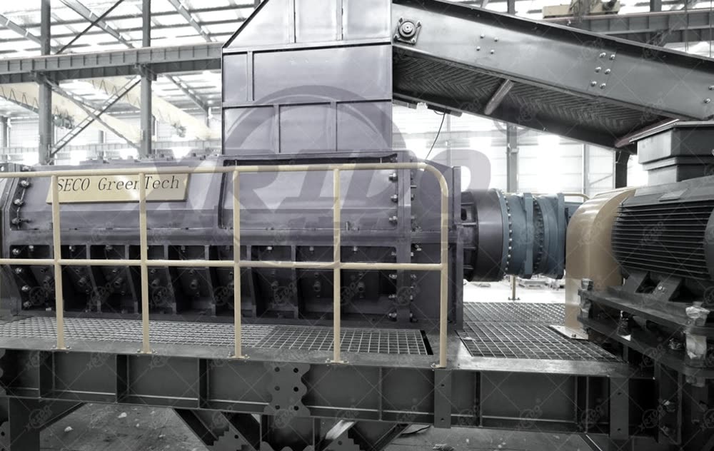 Two-stage crusher with conveyor belts
